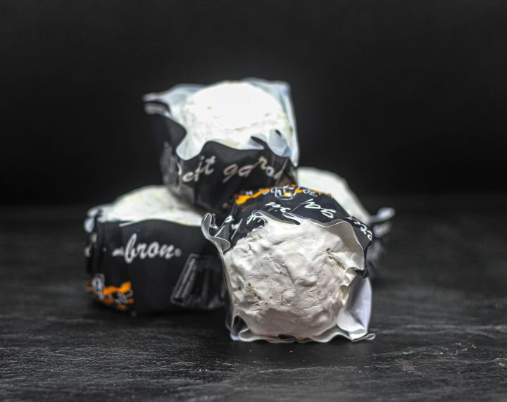 Petit gaperon (fromage de vache à l'ail et poivre environ 0.040 Kg ...