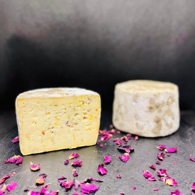 Tomette aux pétales de fleurs Cantal 250g environ la pièce