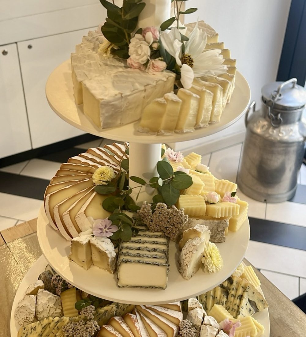 Pièce montée de fromages pour une réception Pièce montée de fromages pour une réception